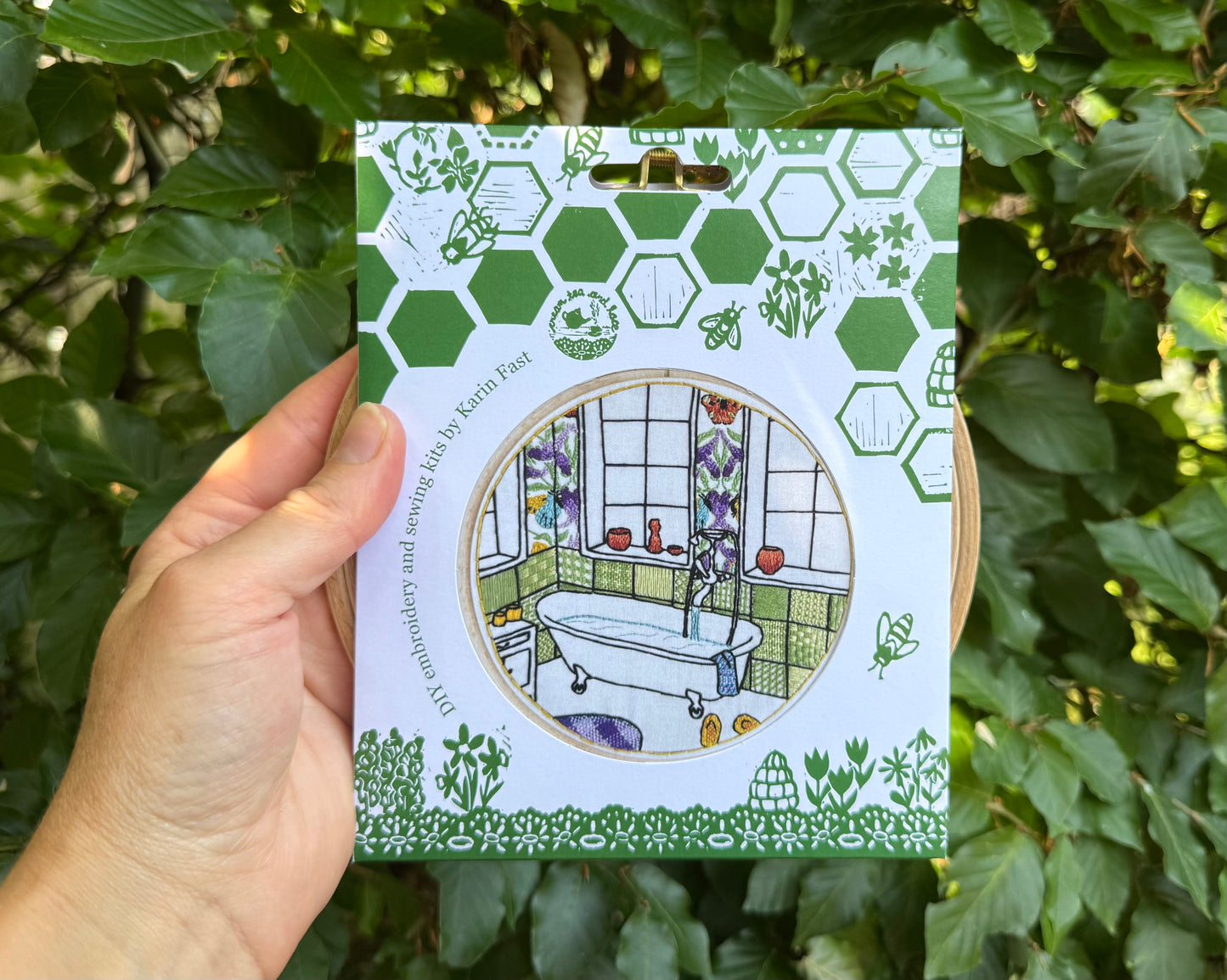 Luxurious bathroom embroidery kit