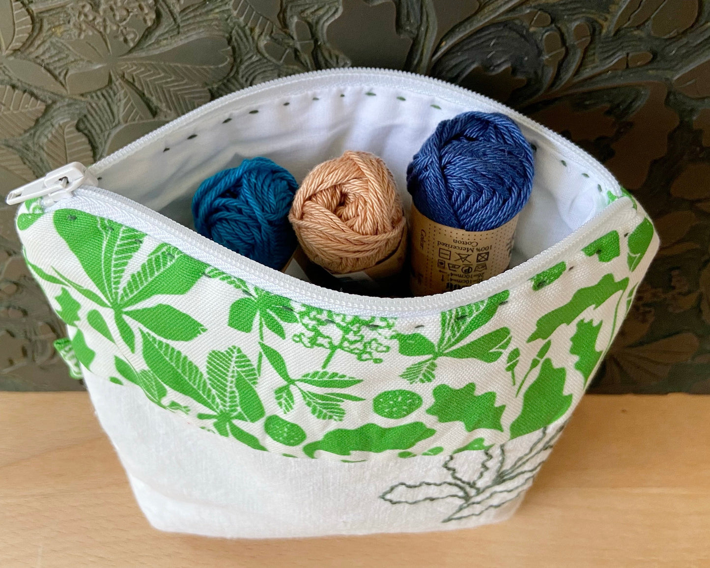 Green oak and chestnut pouch sewing kit