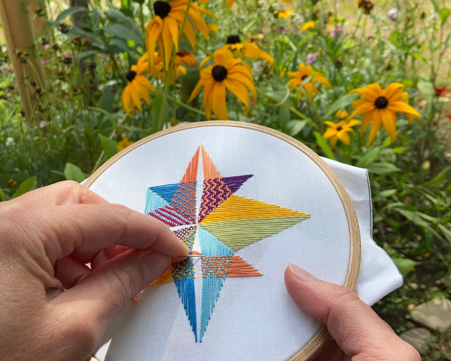 Woven star embroidery kit